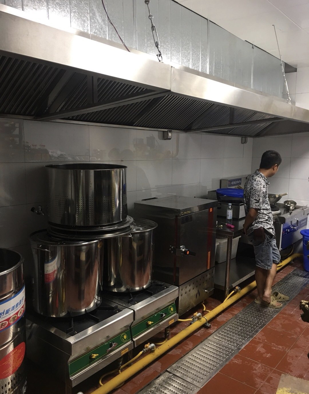 武汉回收厨房设备,灶台冰柜,二手蒸饭箱回收